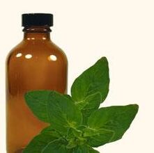 oil with natural ingredients to treat foot fungus